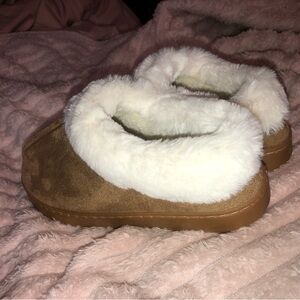 Plush Tan and White Women's Slippers